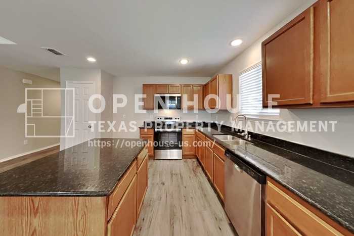 1256 Boxwood Ln - Photo 6 of 20