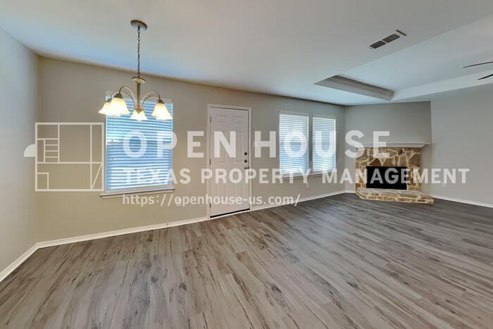 1256 Boxwood Ln - Photo 7 of 20