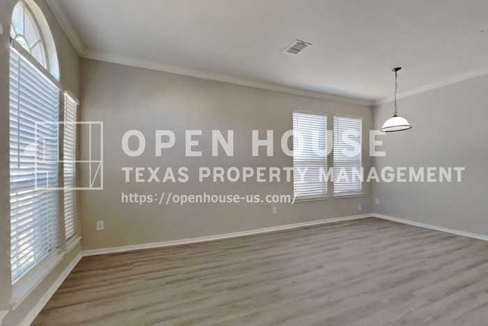 8841 Noontide Dr - Photo 7 of 25