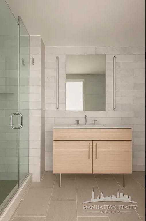 E 46th St #1503 - Photo 3 of 10