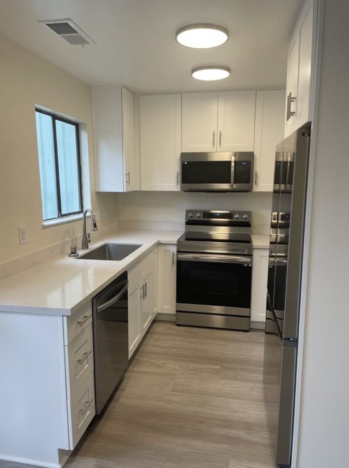 435 Henderson St #4 - Photo 2 of 6