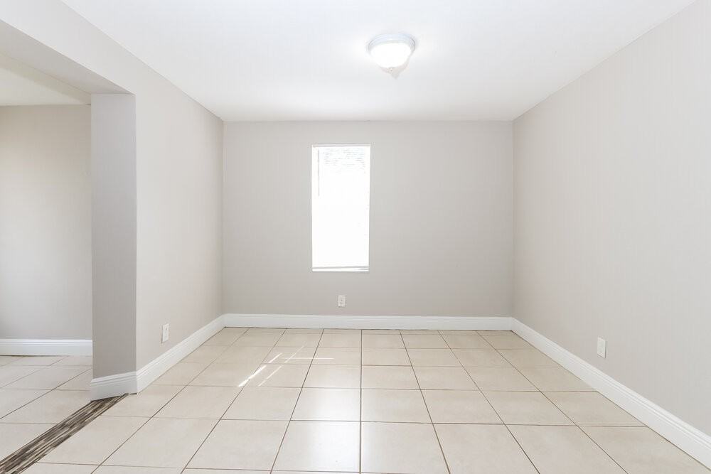 725 W 6th St - Photo 6 of 16