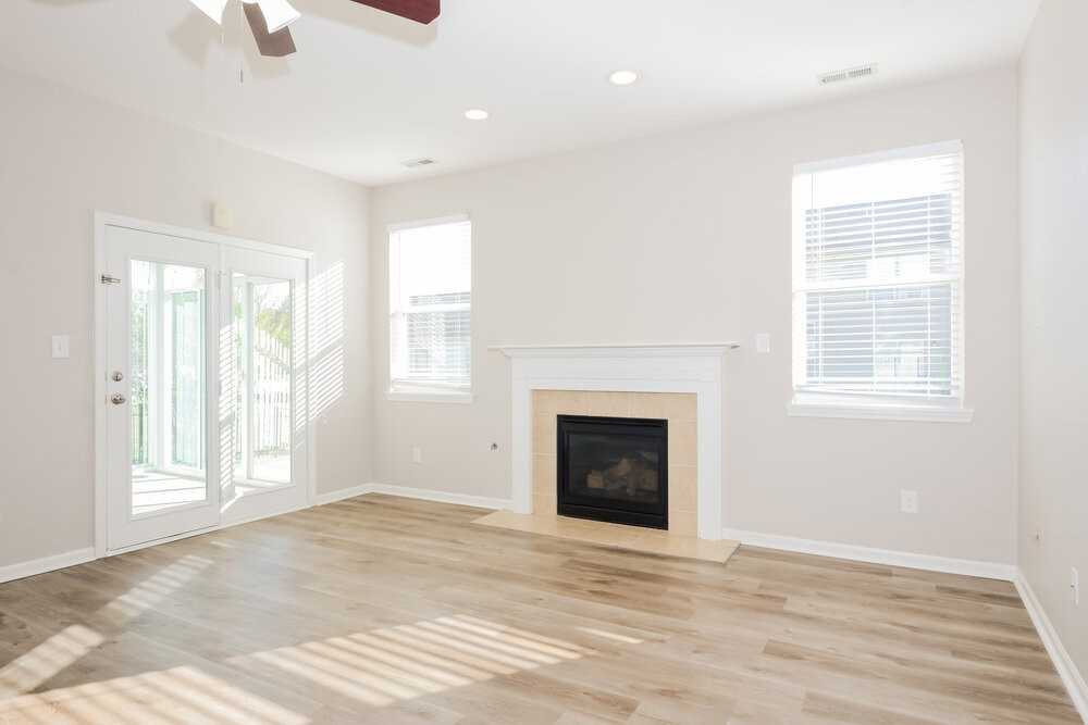 10915 Muddy River Rd - Photo 4 of 16