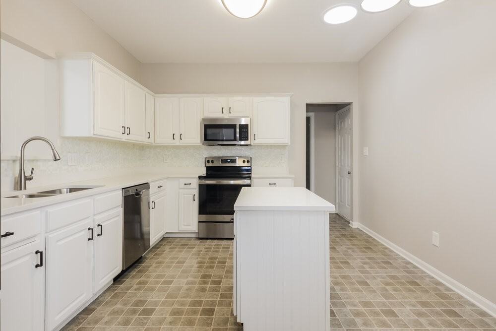 10915 Muddy River Rd - Photo 6 of 16