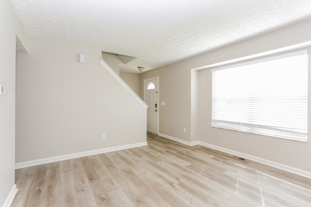 5352 Victoria St - Photo 6 of 18