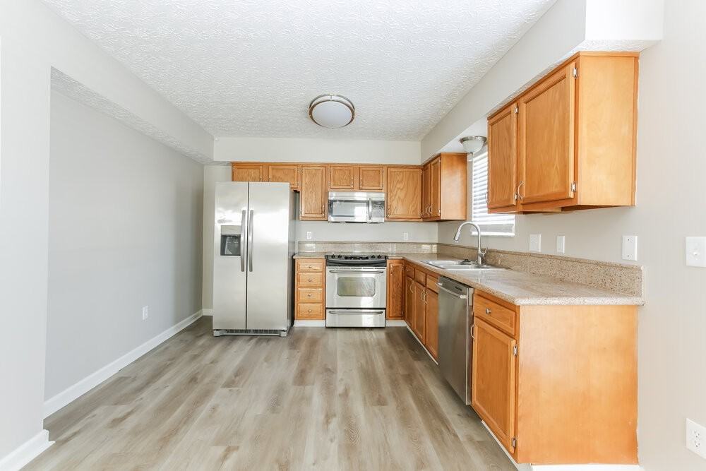 5352 Victoria St - Photo 7 of 18