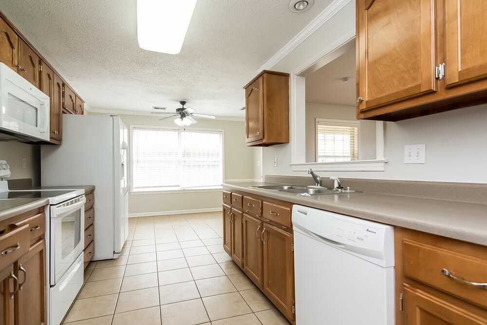 1851 Timber Way N - Photo 4 of 15
