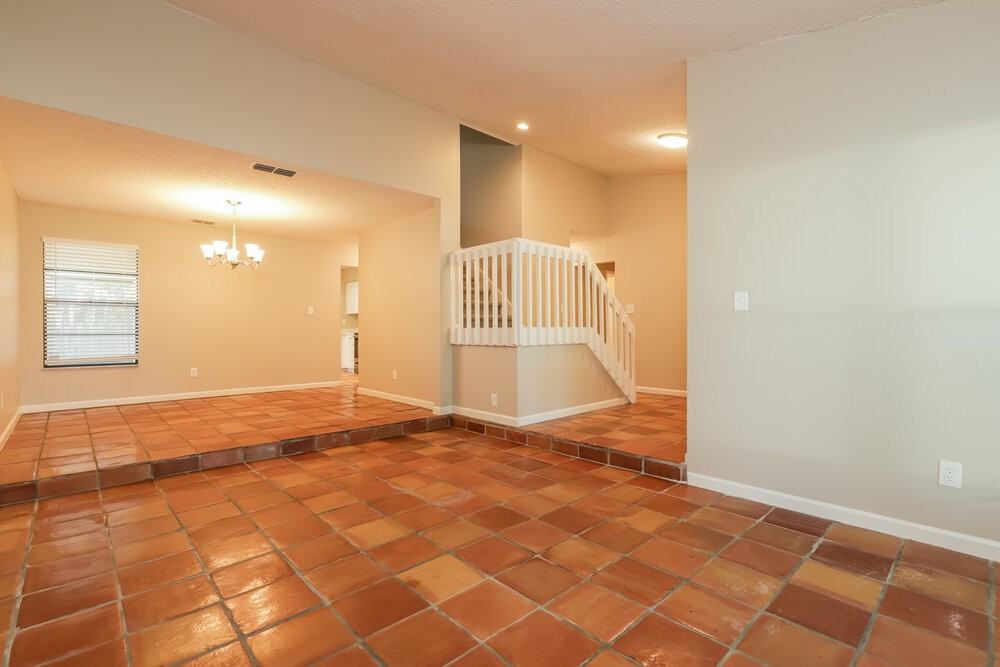 1206 Letona Ln - Photo 4 of 17