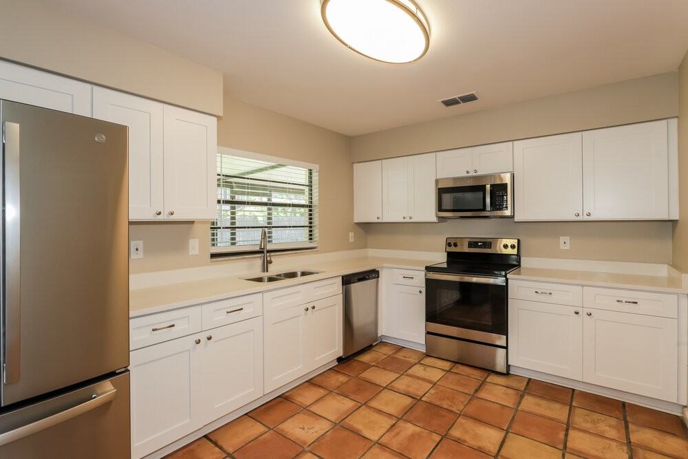 1206 Letona Ln - Photo 6 of 17