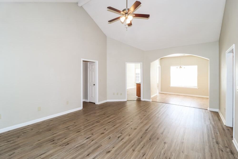 105 Keough Rd - Photo 4 of 16