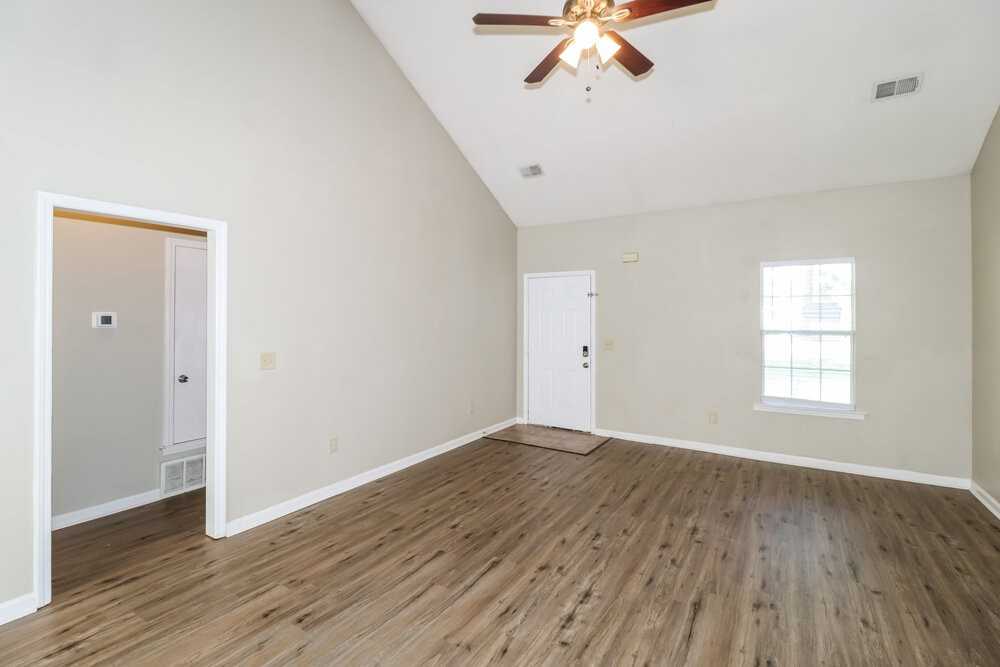 105 Keough Rd - Photo 5 of 16