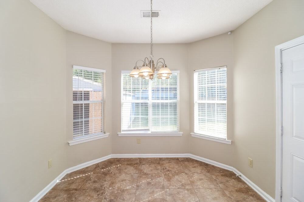 105 Keough Rd - Photo 7 of 16