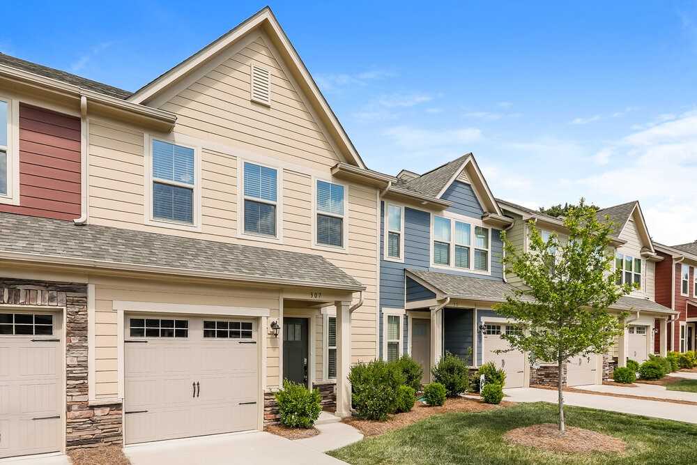 307 Pond Place Ln - Photo 4 of 17