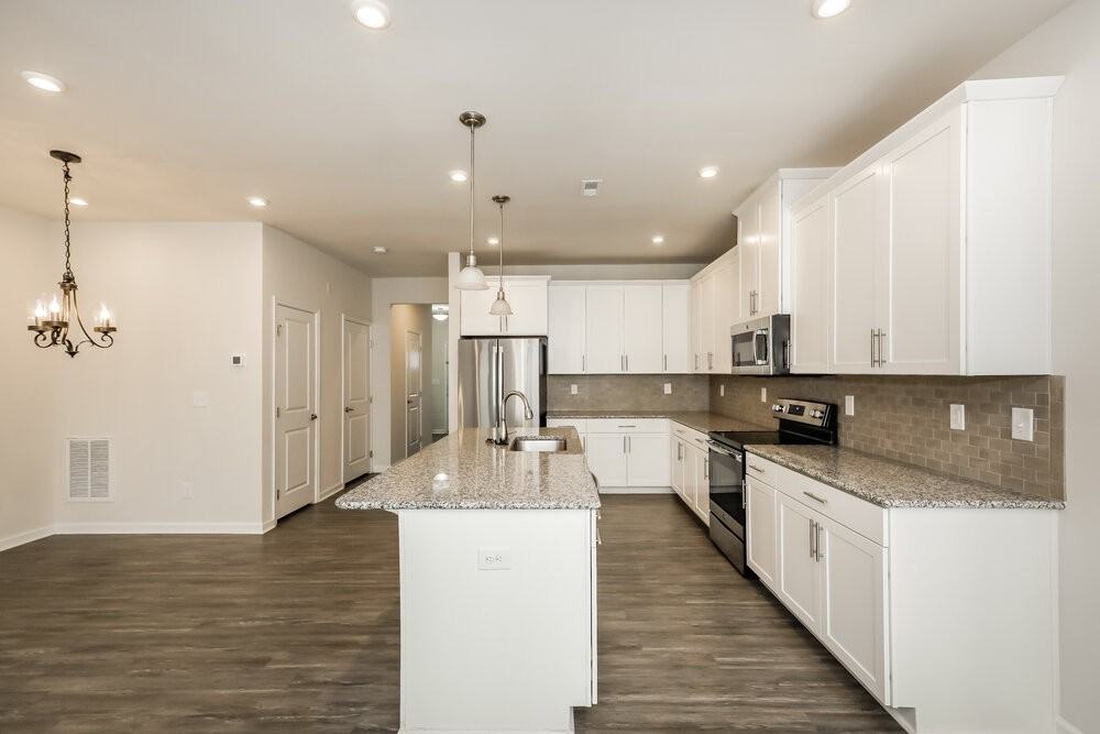 307 Pond Place Ln - Photo 7 of 17