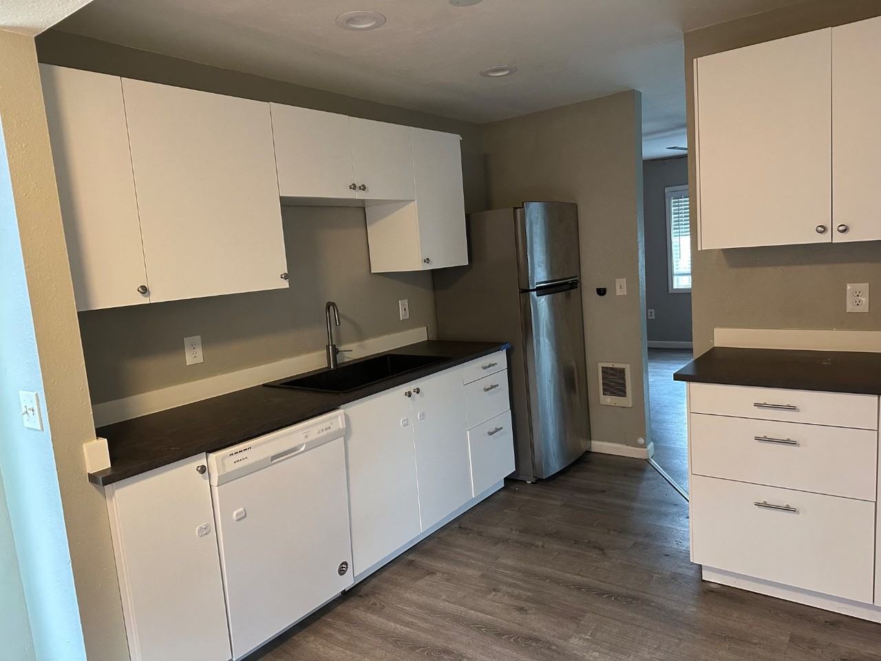 Emerson Cottages - Photo 4 of 10