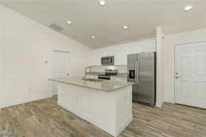 featured image of 2301 Ne 8th Pl
