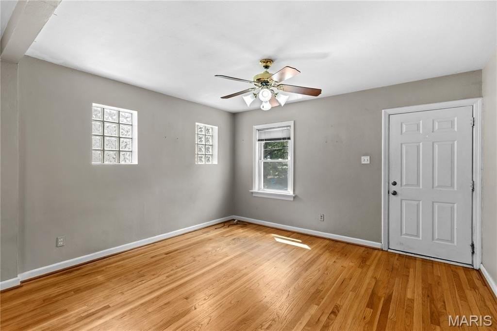 8921 Powell Ave - Photo 4 of 26