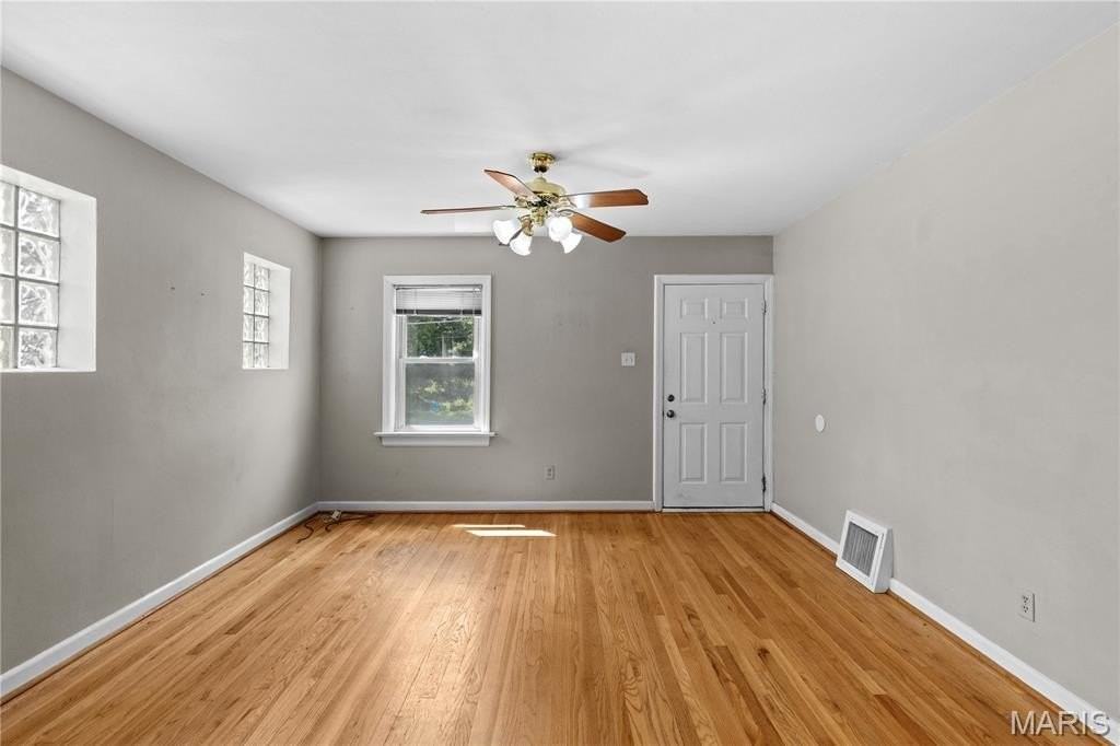8921 Powell Ave - Photo 5 of 26