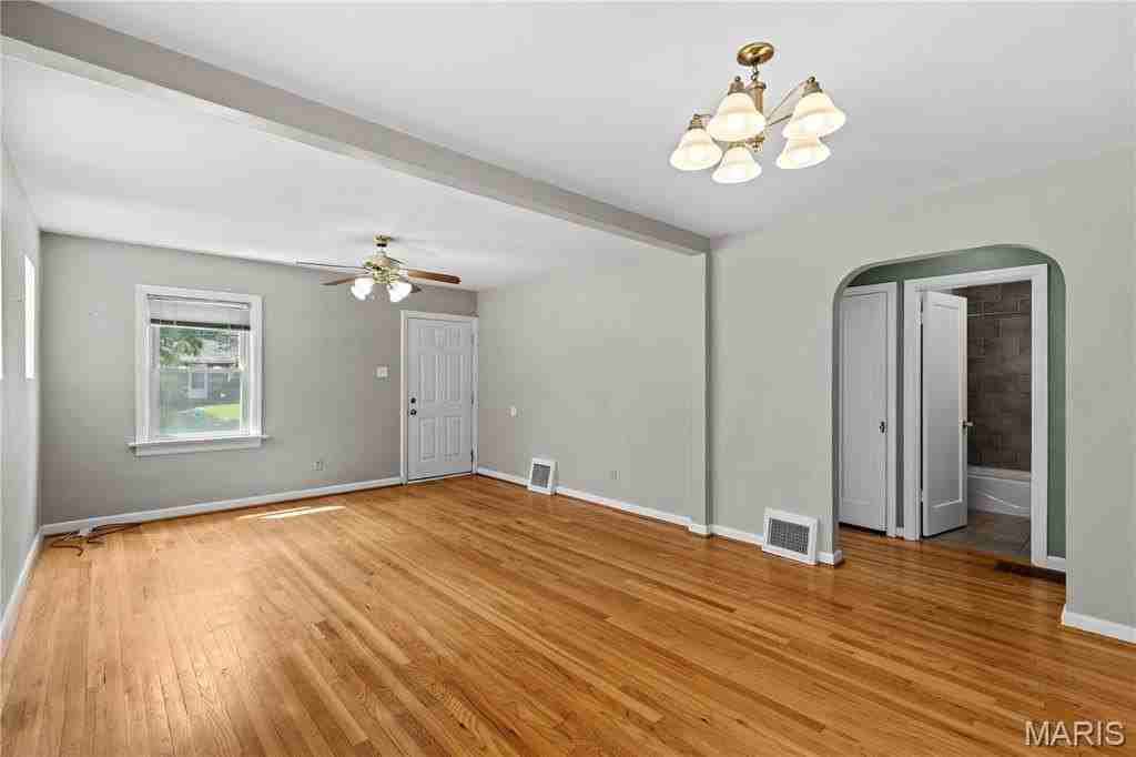 8921 Powell Ave - Photo 6 of 26