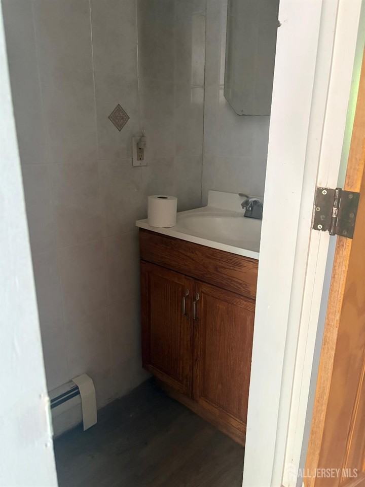 661 Catherine St #2A - Photo 3 of 13