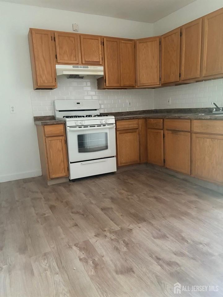 661 Catherine St #2A - Photo 5 of 13
