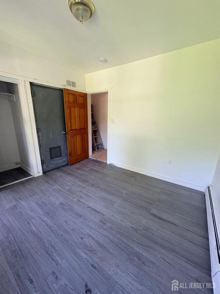 661 Catherine St #2B - Photo 3 of 15