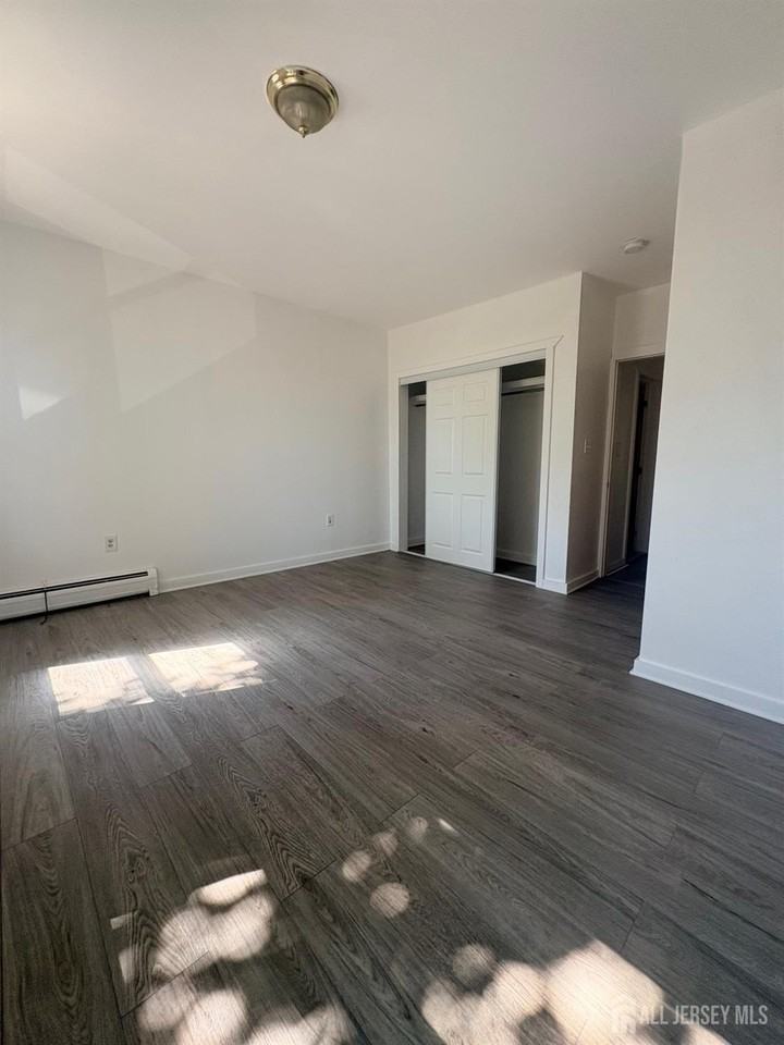 661 Catherine St #2B - Photo 4 of 15