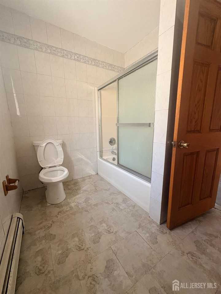 661 Catherine St #2B - Photo 6 of 15