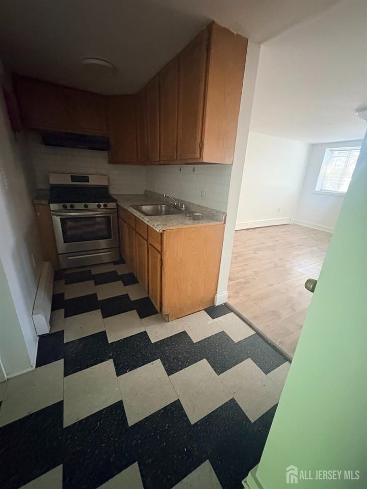 661 Catherine St #1C - Photo 3 of 7