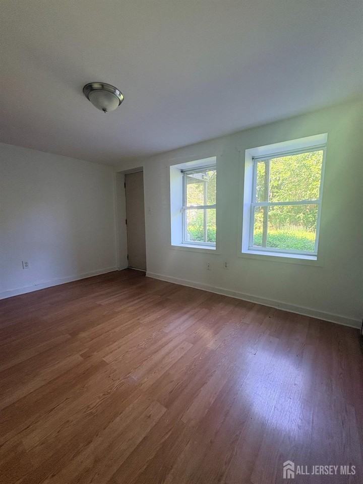 661 Catherine St #1C - Photo 6 of 7