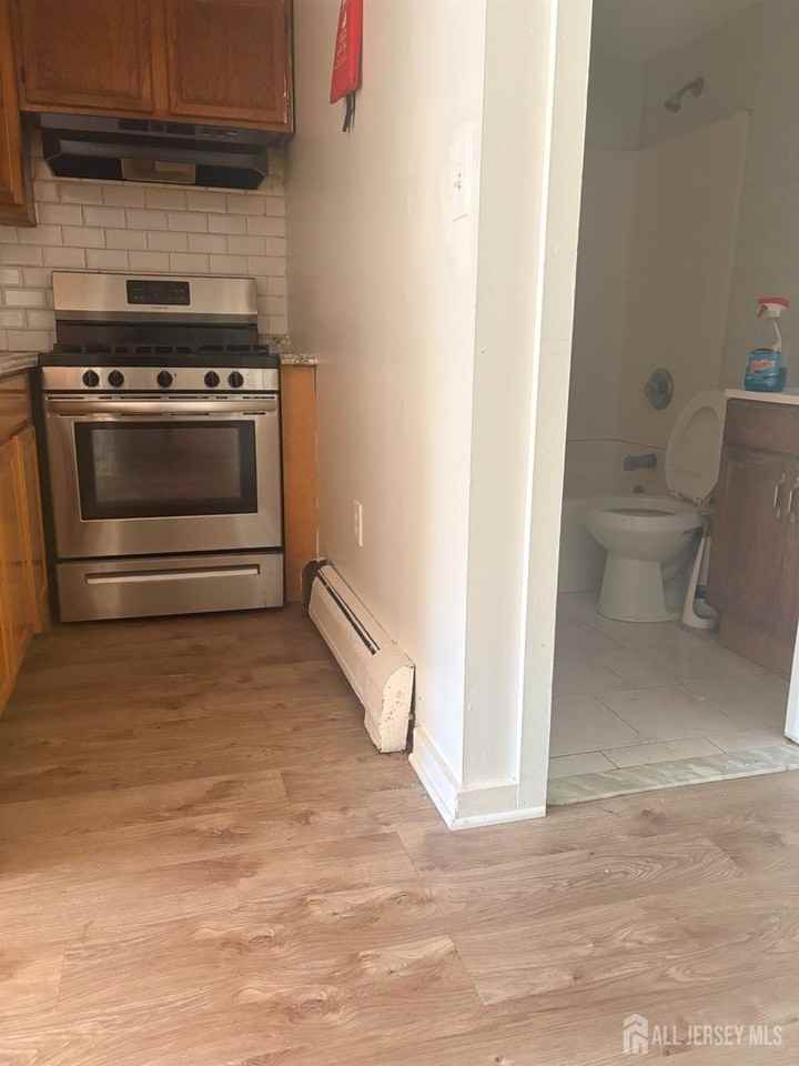 661 Catherine St #1D - Photo 3 of 6