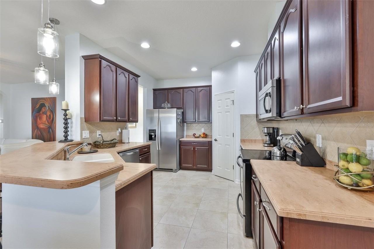 823 Seminole Sky Dr - Photo 3 of 50
