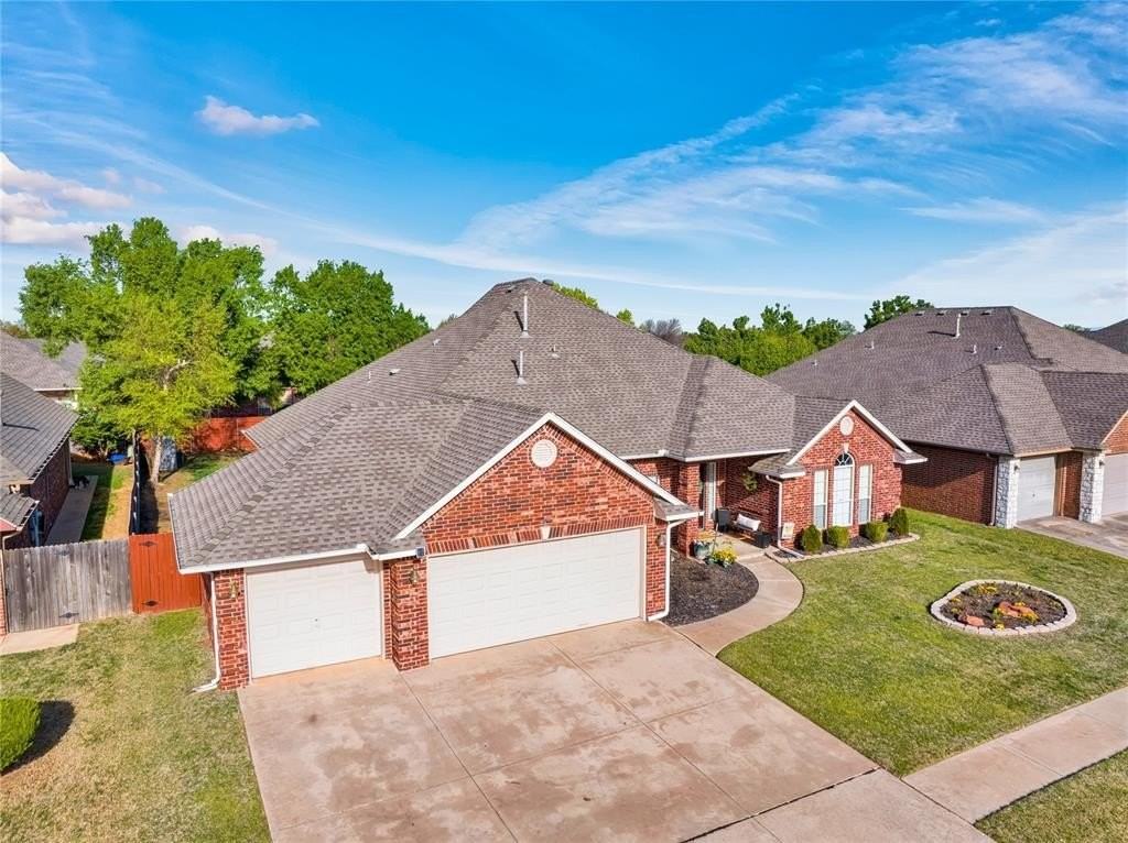 17105 Gladstone Ln - Photo 3 of 44