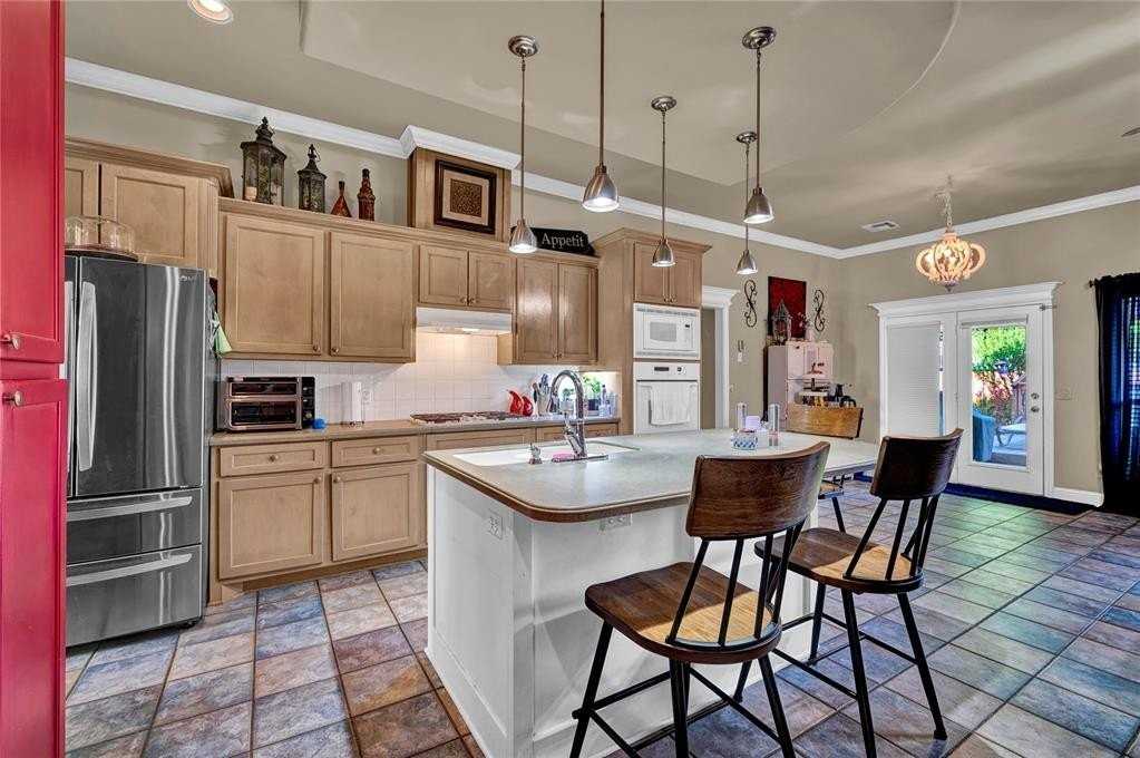 17105 Gladstone Ln - Photo 6 of 44