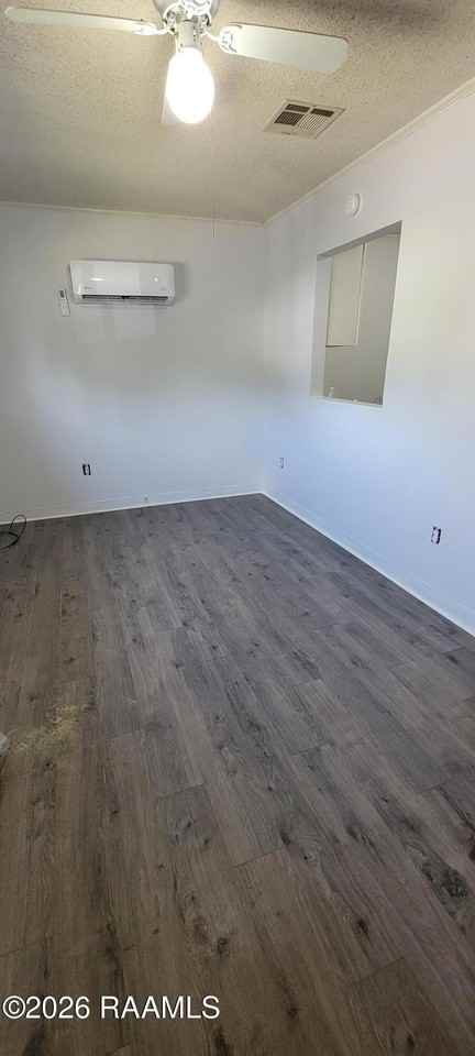 311 4th St #A - Photo 2 of 5