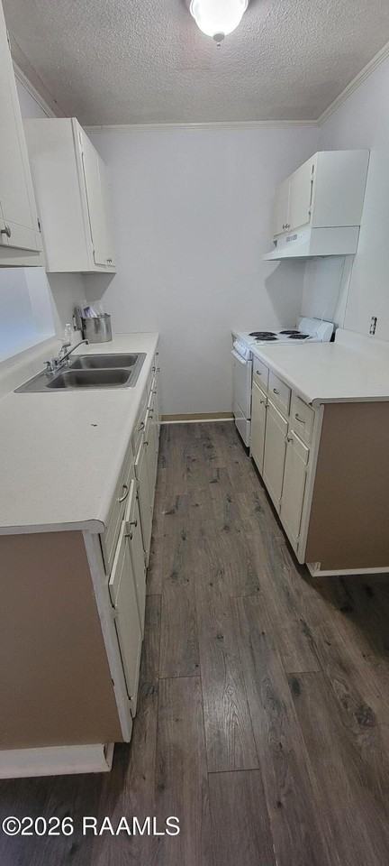 311 4th St #A - Photo 3 of 5