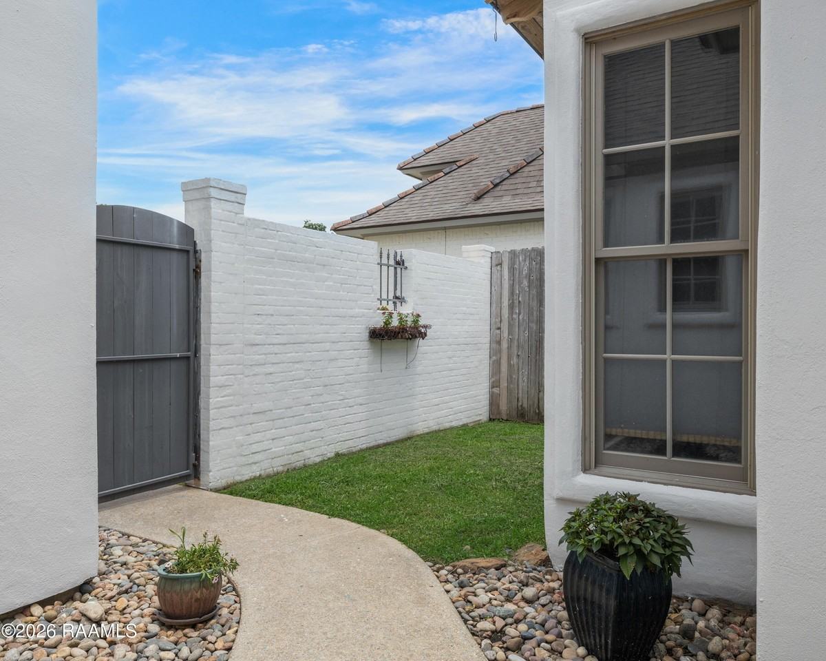 123 Croft Row - Photo 2 of 32