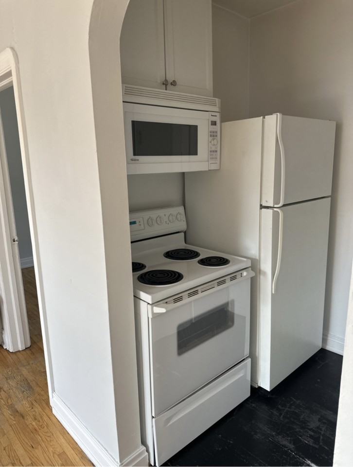 146 King St E - Photo 2 of 8