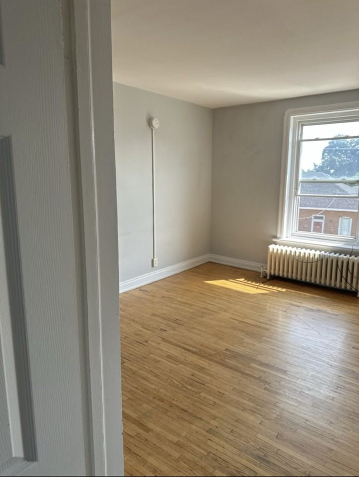 146 King St E - Photo 7 of 8