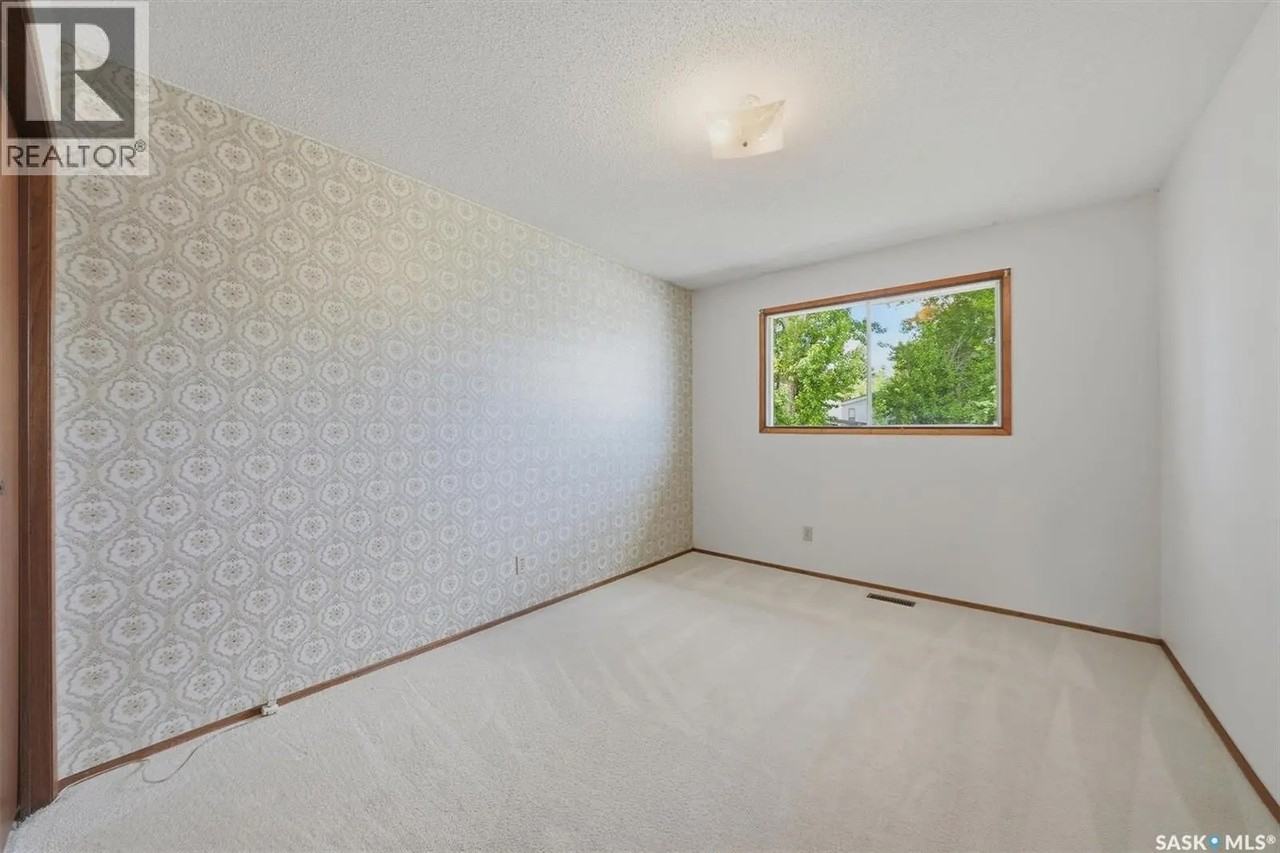 1218 Moss Avenue - Photo 3 of 11