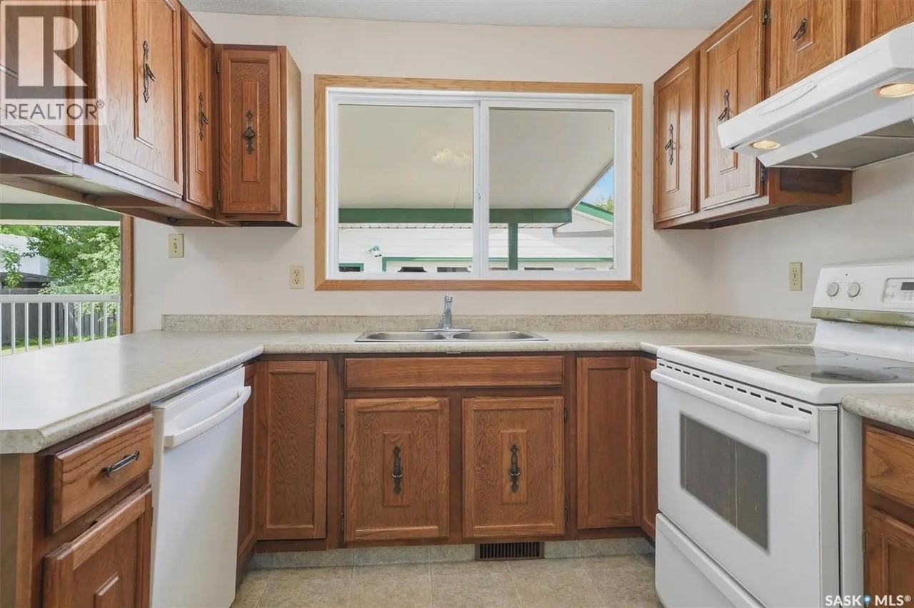 1218 Moss Avenue - Photo 4 of 11