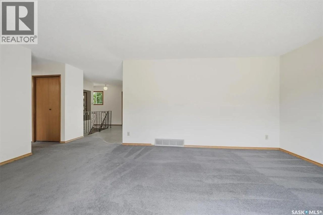 1218 Moss Avenue - Photo 5 of 11