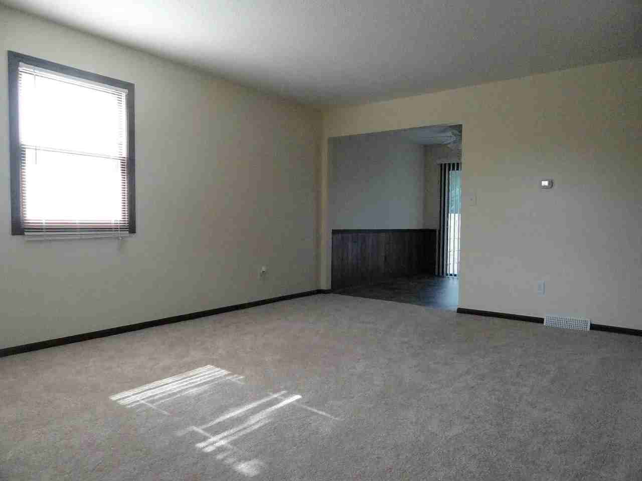 2512 Ridgefield Dr Ne #1 - Photo 5 of 22