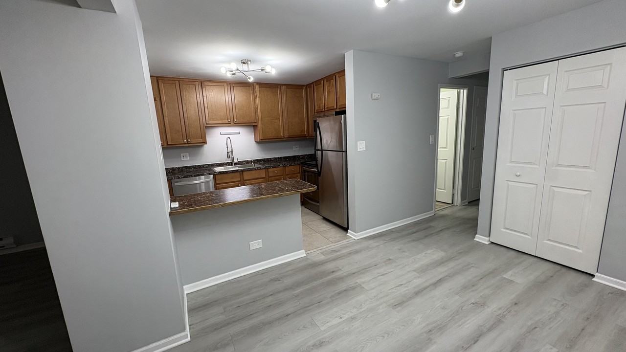 1316 Geneva Dr #2a - Photo 3 of 9