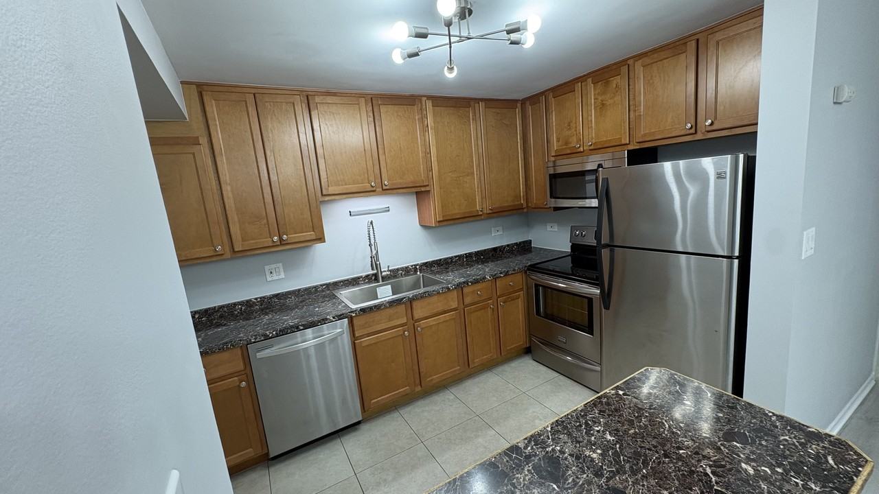 1316 Geneva Dr #2a - Photo 5 of 9