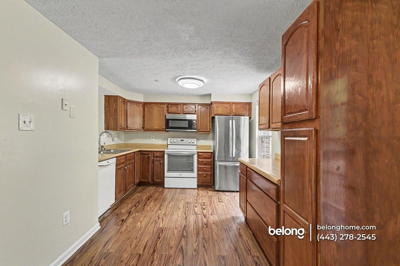 8918 Pembrook Woods - Photo 4 of 15