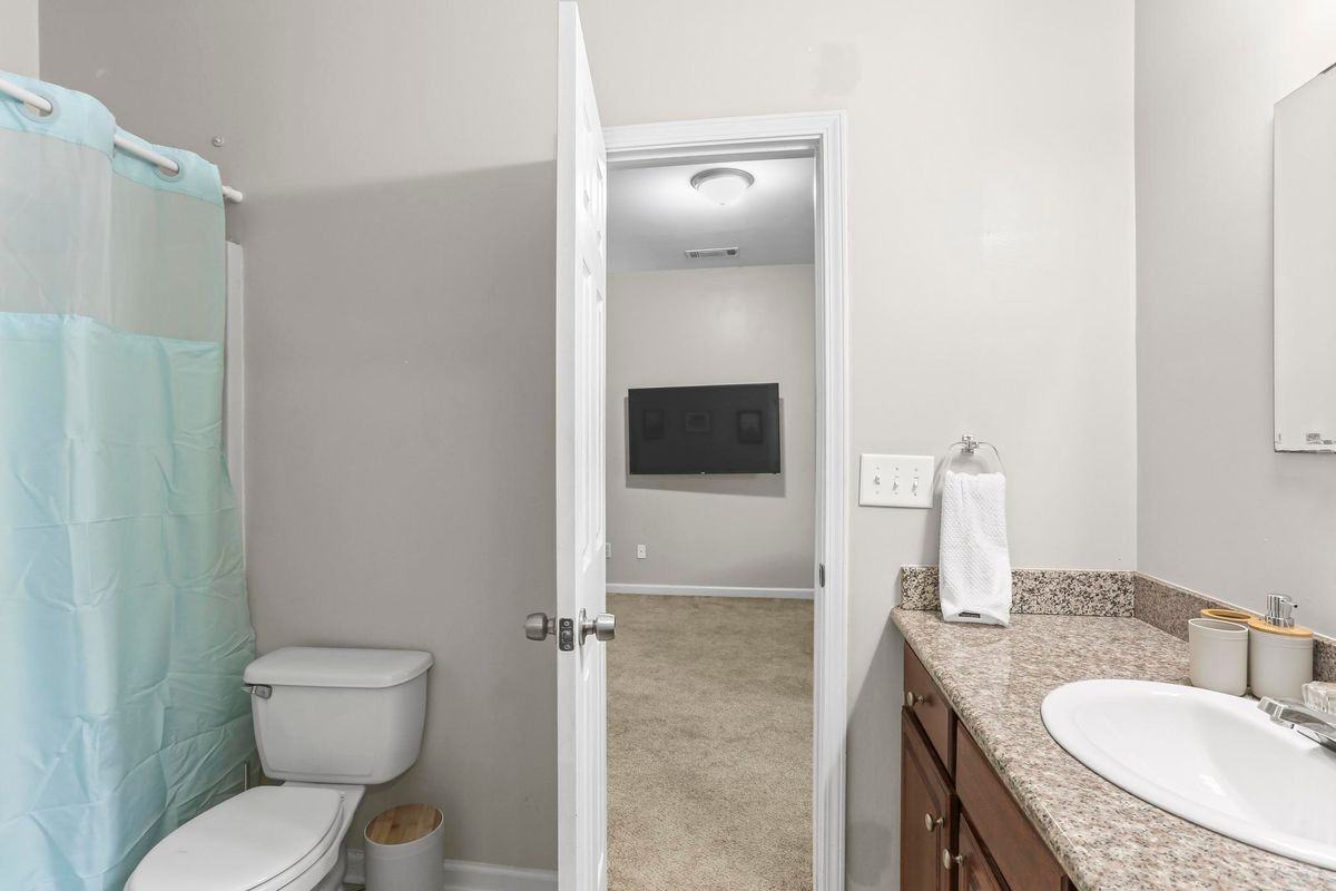 687 Windsor St Sw - Photo 4 of 30