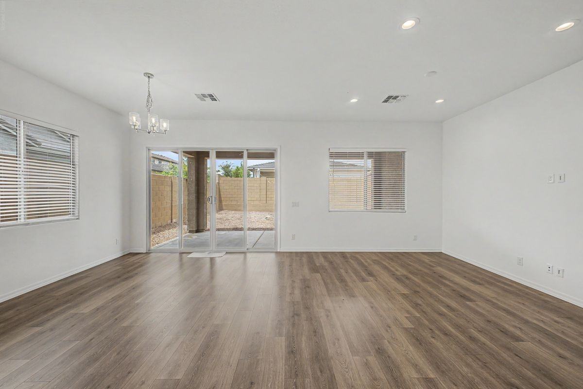 20114 W Montecito Ave - Photo 5 of 31
