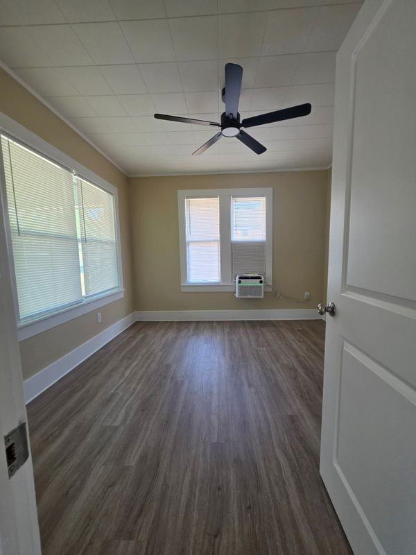 700 Burleson St - Photo 6 of 8
