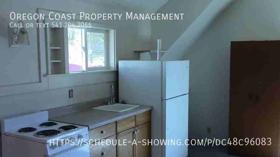 479 N Highway 101 - Photo 2 of 7